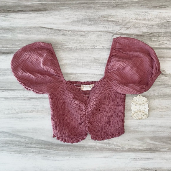 Altar'd State Tops - NWT Altar'd State Smocked Puff Sleeve Crop Top